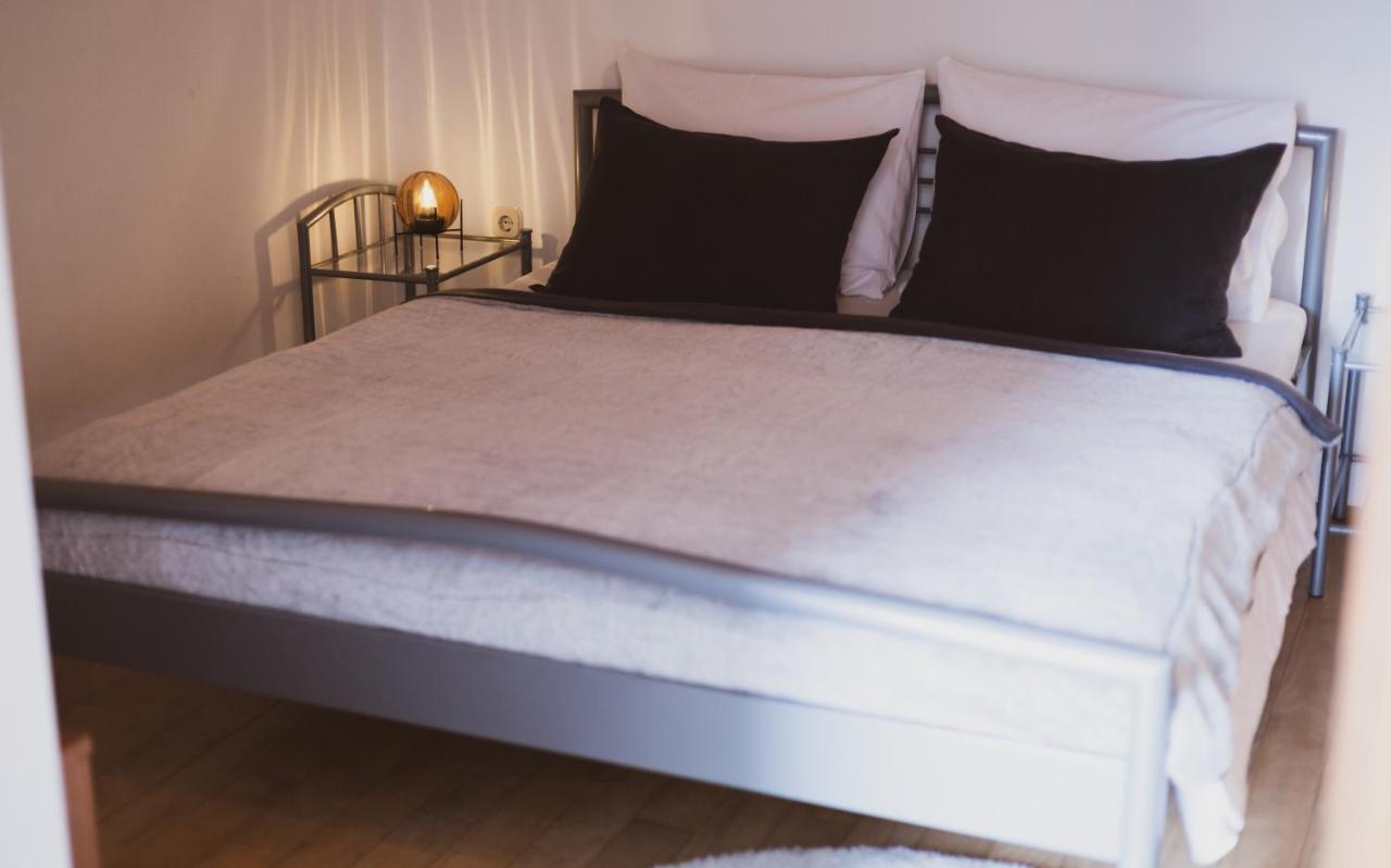 Апартаменты Scardona Rustica, Bed & Breakfast With Jacuzzi, Bbq And Free Parking In Skradin, Krka Экстерьер фото