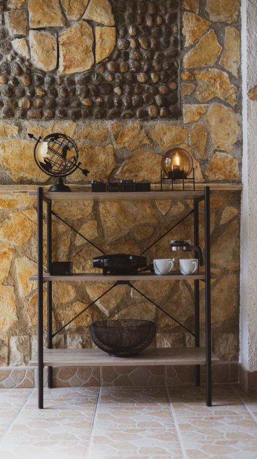 Апартаменты Scardona Rustica, Bed & Breakfast With Jacuzzi, Bbq And Free Parking In Skradin, Krka Экстерьер фото