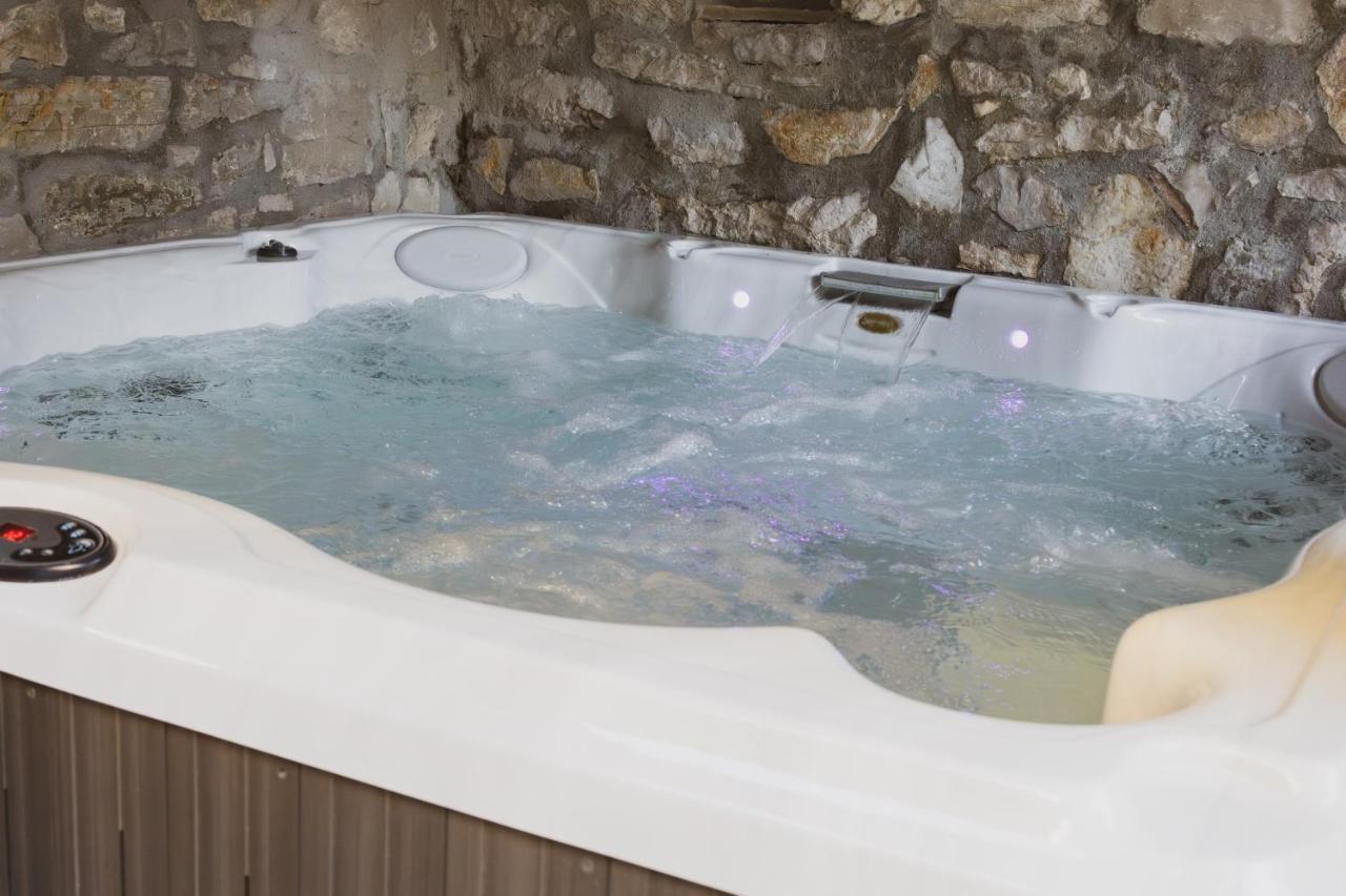 Апартаменты Scardona Rustica, Bed & Breakfast With Jacuzzi, Bbq And Free Parking In Skradin, Krka Экстерьер фото